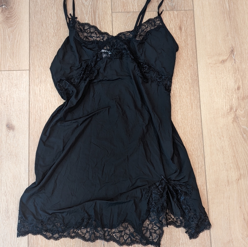 NWT Victoria’s Secret Black Lingerie Slip Sz Medium